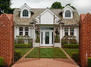 alpaca-farm-and-gardens-farm-stay-picture-of-front-of-oakwood-gardens-building