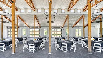 Oakwood-Gardens-Gathering-event-barn-pic4